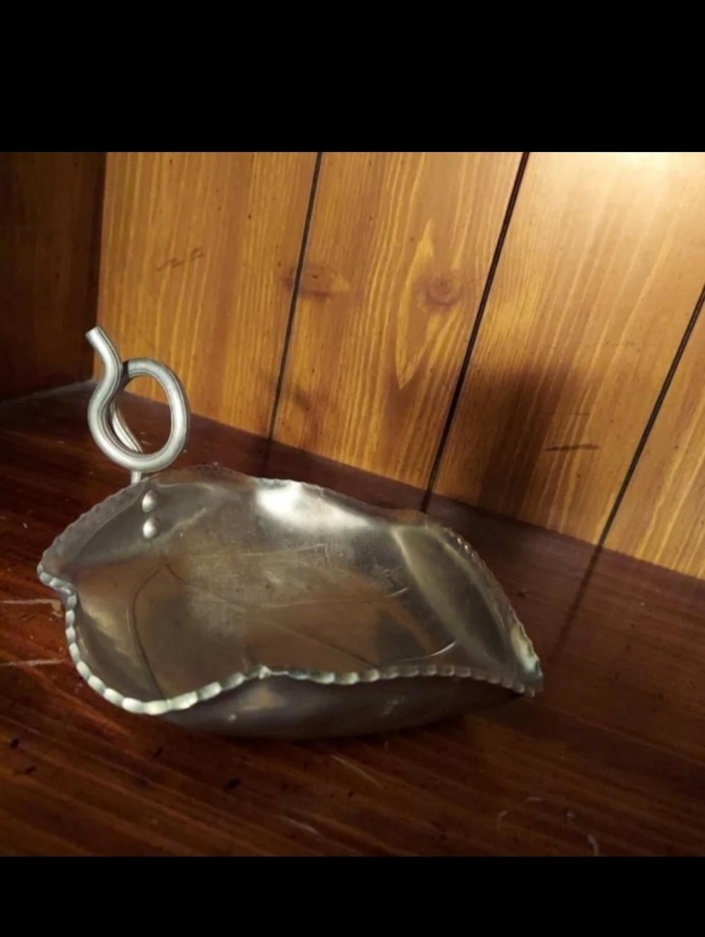 VINTAGE B.W. BUENILUM HAMMERED ALUMINUM LEAF TRINKET DISH & TABLE DECOR RARE